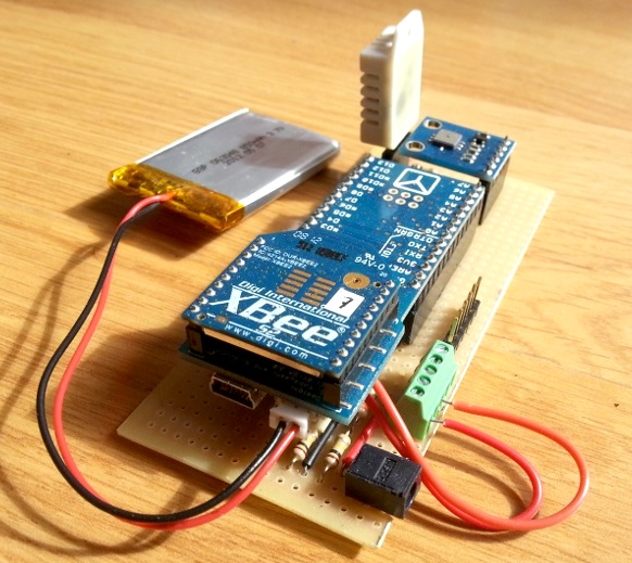 Solarpowered outdoor weather station with PC logging and graphs