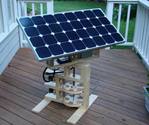 Cloud-connected solar tracker