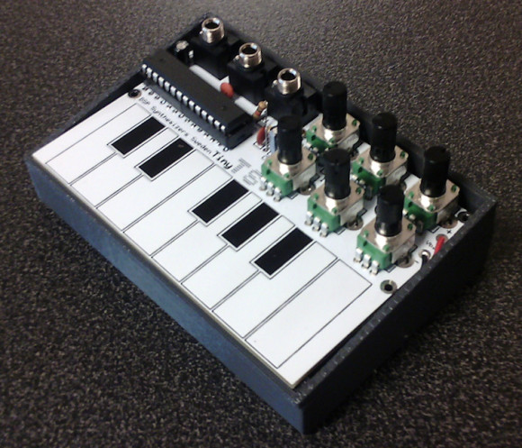 Arduino synthesizer with a 1-octave capacitive touch keyboard