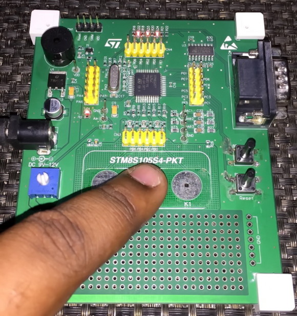 STM8S207S6T6 Multi-Capacitive Touch Button Test